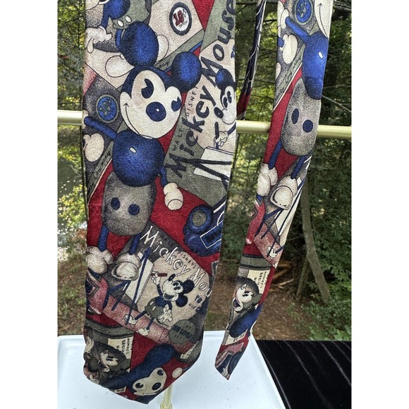 MICKEY & Co - Vtg Red Blue Retro Disney Van Heusen Atlas Design Silk Neck Tie - Picture 2 of 8